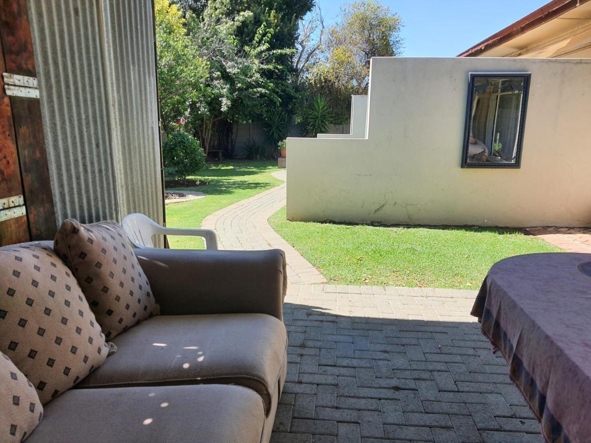 Aandrus Guesthouse Bloemfontein Luaran gambar