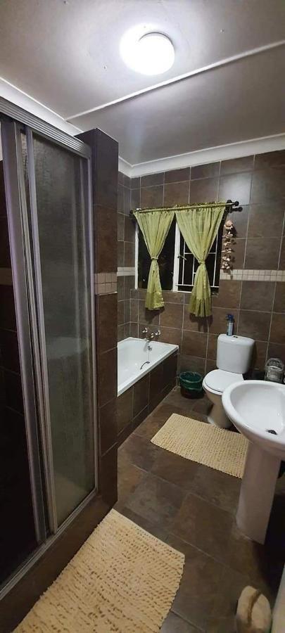Aandrus Guesthouse Bloemfontein Luaran gambar