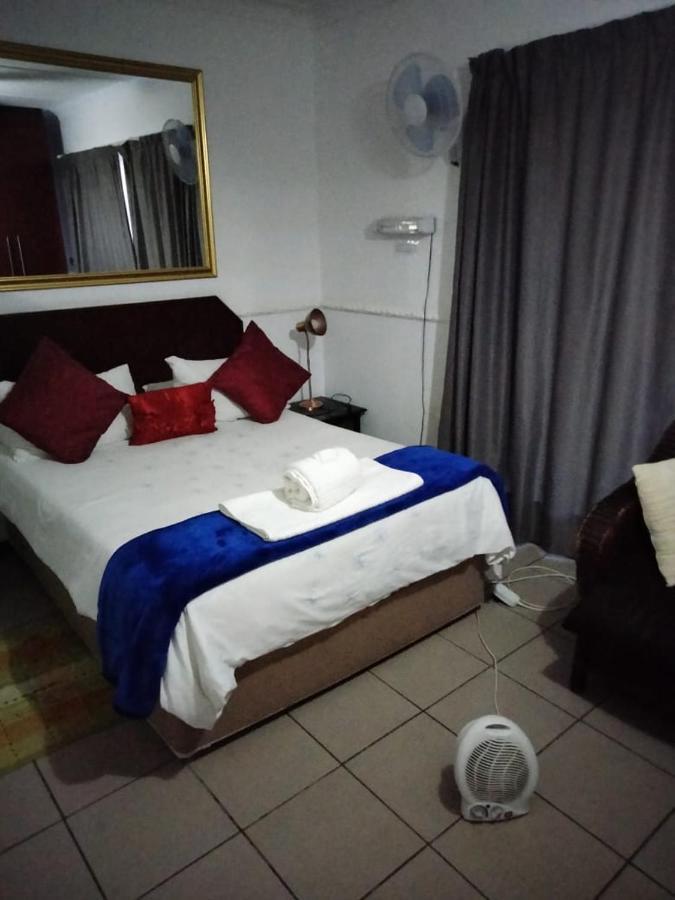 Aandrus Guesthouse Bloemfontein Luaran gambar