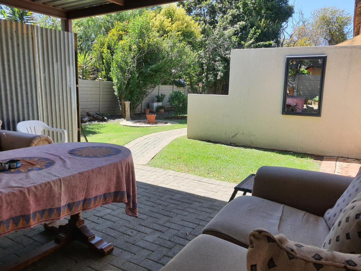 Aandrus Guesthouse Bloemfontein Luaran gambar