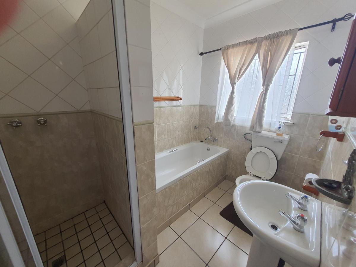 Aandrus Guesthouse Bloemfontein Luaran gambar